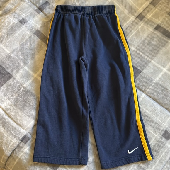 Nike Sweat Pants & New Puma Cushioned Socks - Picture 3 of 12